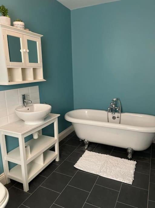 Large Coastal Cottage, Private Indoor Pool, Hut Tub, Sauna And Steam Pod Weymouth Exterior foto